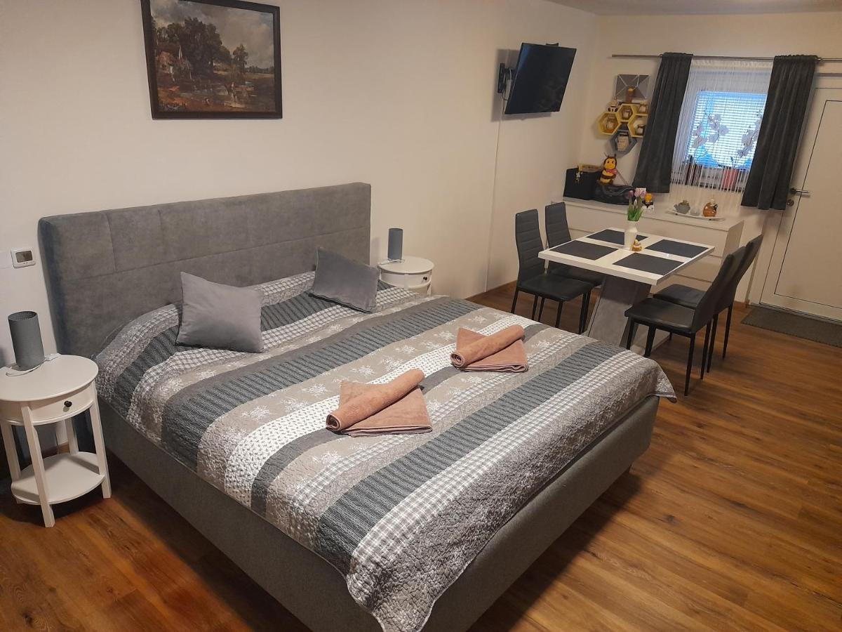 Honey Apartment Lendava Eksteriør billede